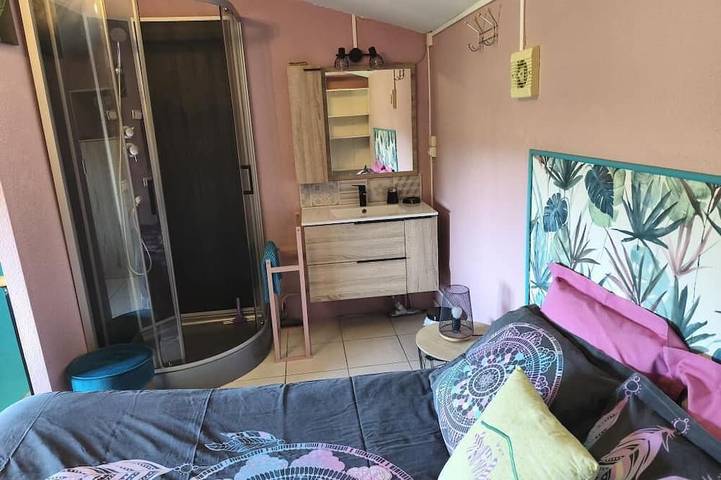 Appartement entier, Gite du Couchant: idéal pour visiteur solo ou couple sans enfants in Montélimar, Région de nyons