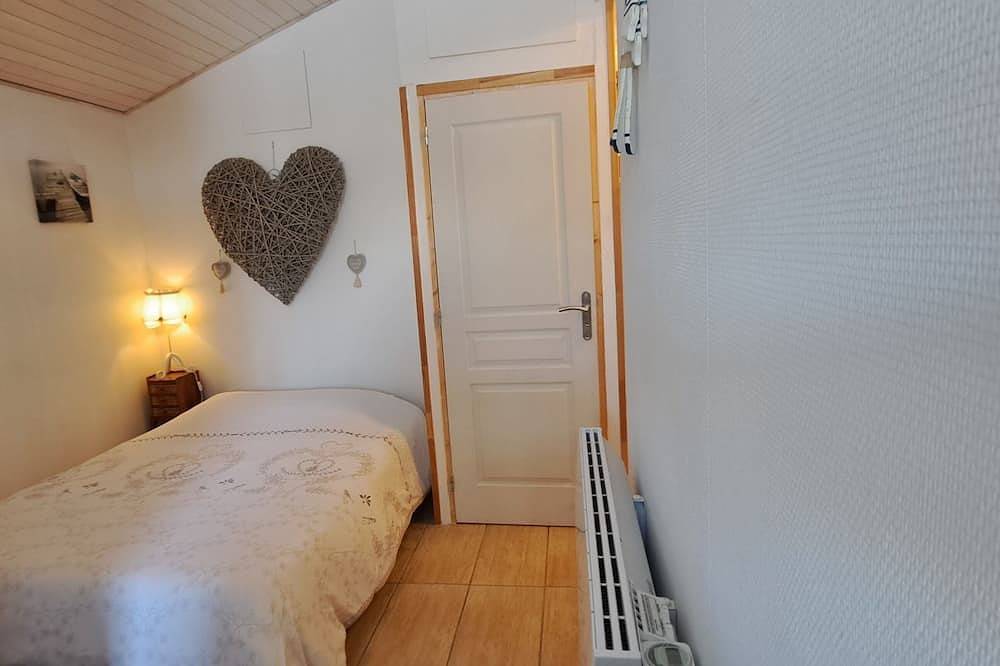 Entire apartment, Studio Le ti'coco on the Arcachon basin, 20 min from the beaches in Biganos, Arcachon region