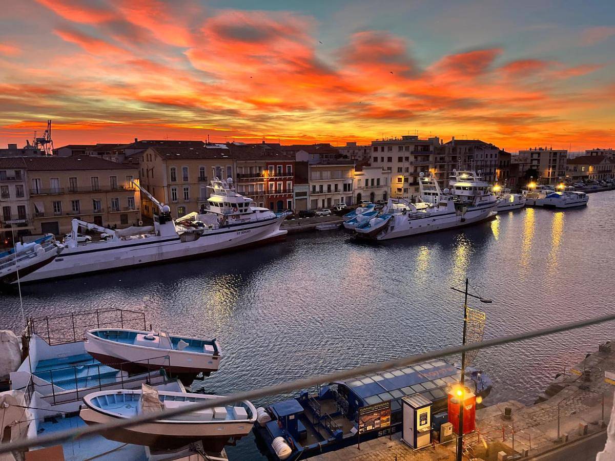 Appartement entier, Beau 3 pièces climatisé vue Canal idéalement situé Centre Ville in Sète, Côte méditerranéenne (France)