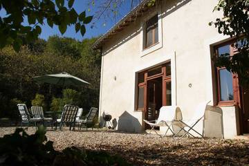 Gîte pour 4 personnes, avec jardin ainsi que piscine et terrasse, animaux acceptés à Sonnac-sur-l'Hers