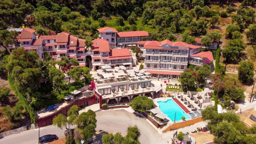 Hotel voor 10 personen, with uitzicht and tuin as well as zwembad in Parga