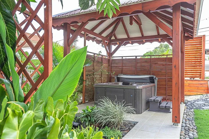 Maison de vacances pour 2 personnes, avec jacuzzi ainsi que jardin et piscine - 1