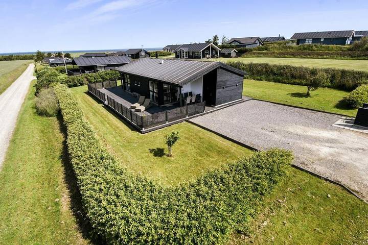 Villa for 6 personer, med Balkon/Terrasse og Jacuzzi i Gjeller Odde