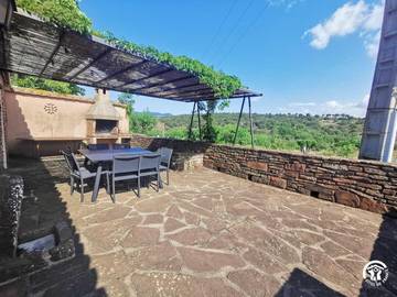 Gîte pour 8 personnes, avec terrasse à Le Puech