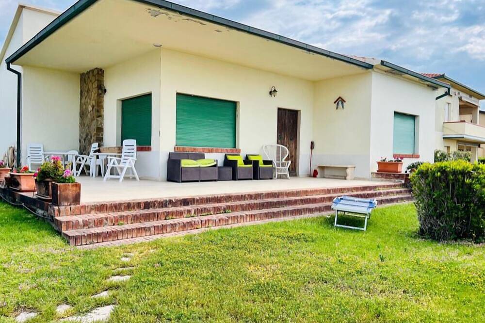 Seafront villa directly on the promenade of Castiglione della Pescaia in Castiglione della Pescaia, Provincia de Grosseto