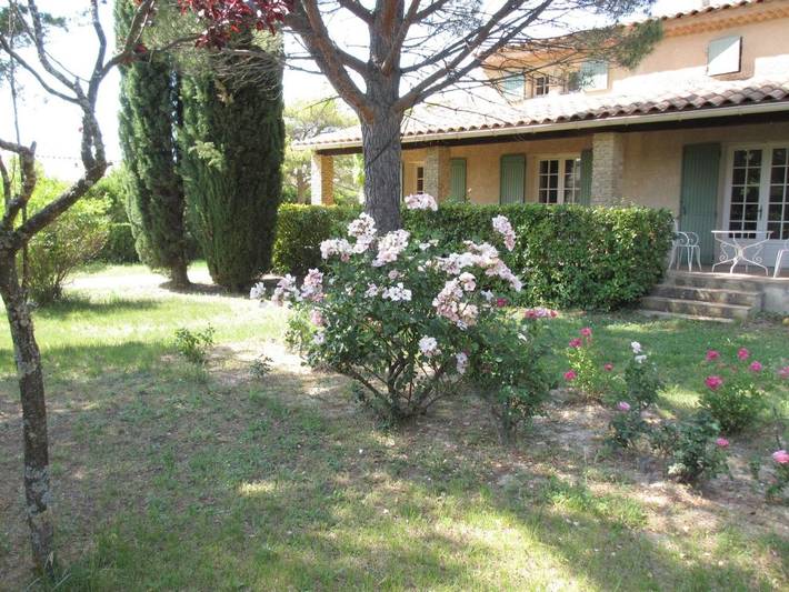 Chambre d’hôte pour 9 personnes, avec Terrasse et Jardin ainsi que Piscine et Vue