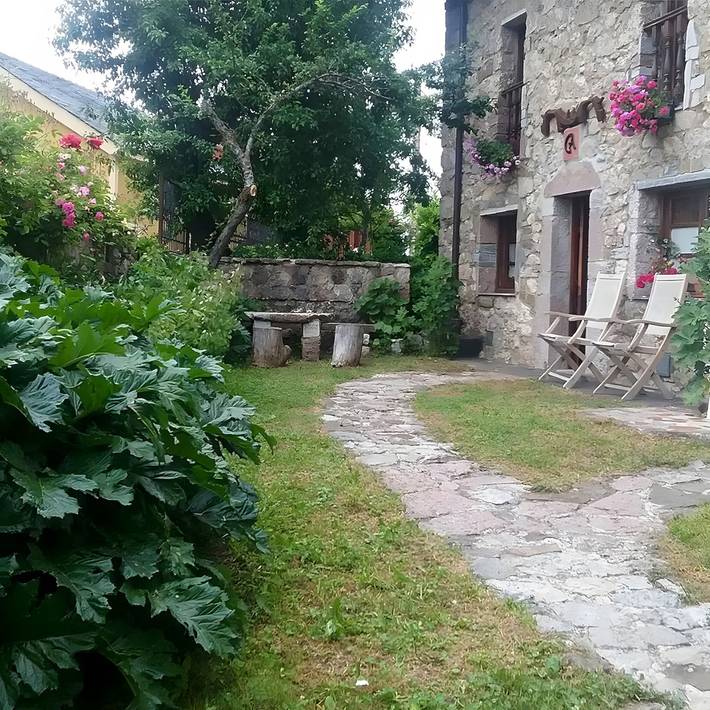 Casa rural para 3 personas, con balcón y jardín en Asturias