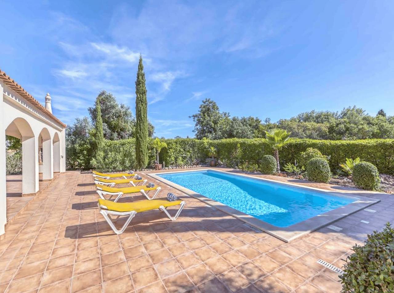 Excellent Algarve Villa | 4 Bedrooms | Villa Bodo Prestige | Great Pool Area & Close to Amenities | Carvoeiro in Carvoeiro, Lagoa