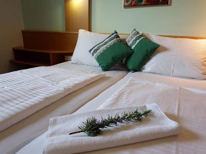 Doppelzimmer mit Dusche, Wc in Mörbisch am See, Leithaberg