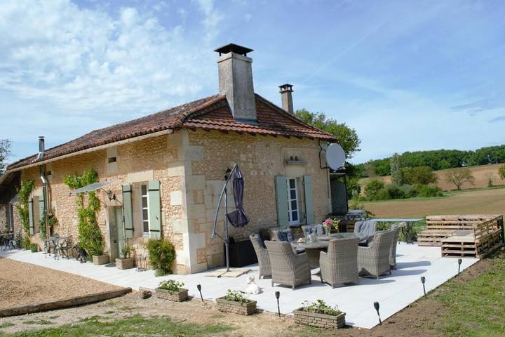 Gîte pour 6 personnes, avec piscine ainsi que vue et jardin à Saint-Privat-des-Prés - 4