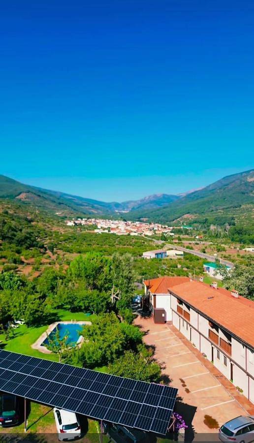 Apartamento para 3 personas, con Balcón y Terraza además de Jardín y Piscina en Jerte