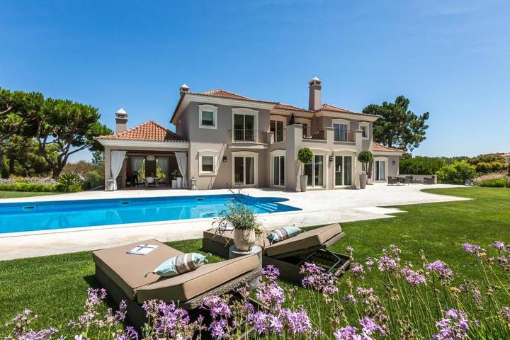Villa voor 12 personen, with whirlpool and tuin as well as zwembad, kindvriendelijk in Faro