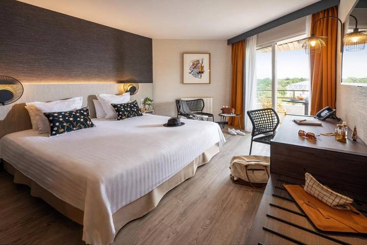 Hôtel pour 2 personnes, avec jacuzzi et jardin ainsi que piscine et sauna, animaux acceptés