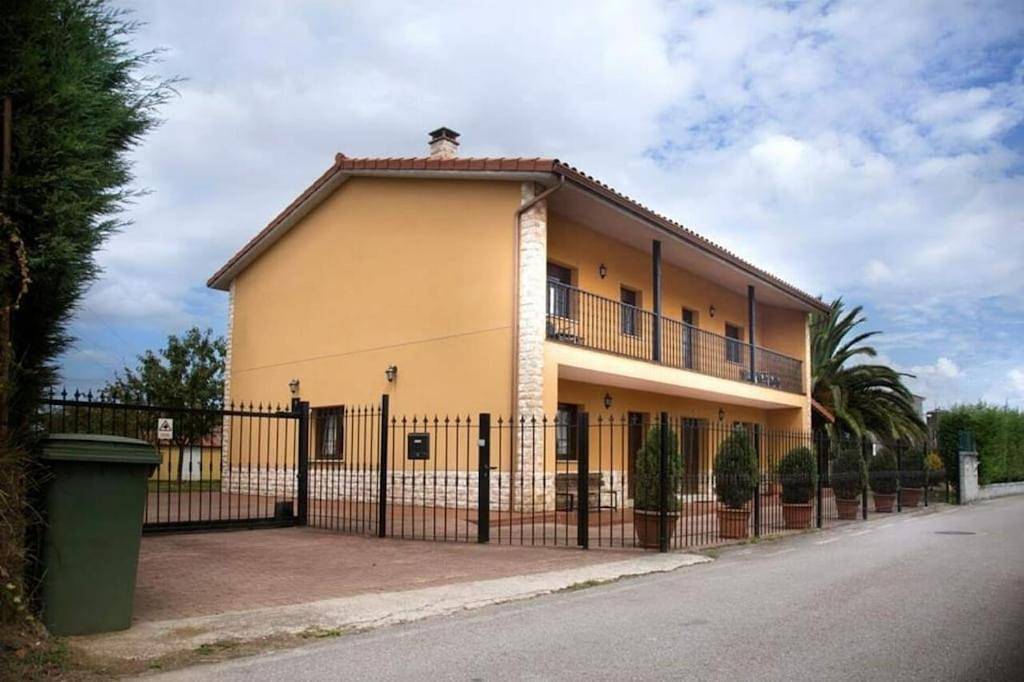 Villa Paula in Avilés, Côte Cantabrique