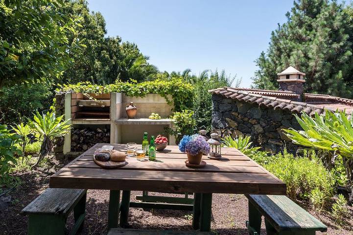 Casa Azul con piscina, barbacoa, Wifi y Netflix in El Sauce, La Orotava