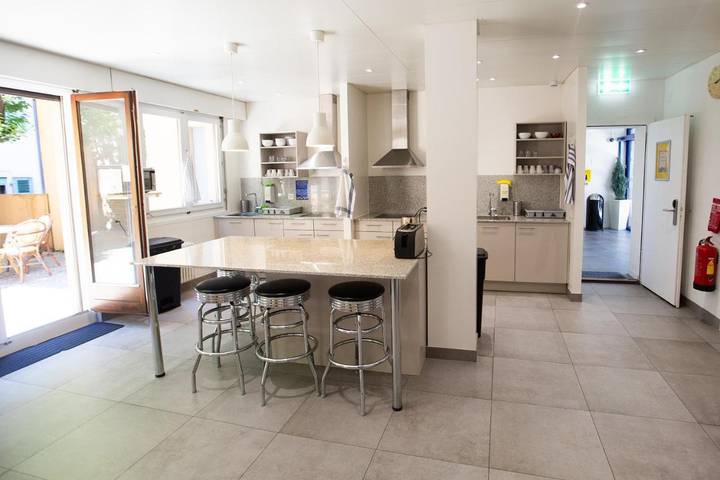 Hostel für 2 Personen, mit Terrasse und Garten in Genf