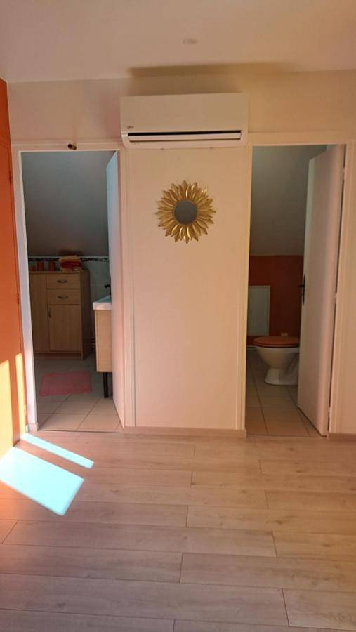 Location de vacances pour 2 personnes, avec jardin ainsi que terrasse et vue à Ussel - 4