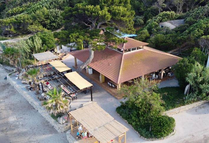 Camping pour 4 personnes, avec Terrasse ainsi que Jardin et Vue à Giens - 2