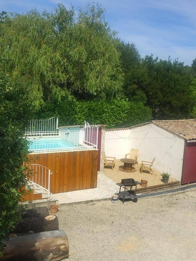 Gîte pour 2 personnes, avec Terrasse et Jardin ainsi que Piscine et Vue à Gras - 3