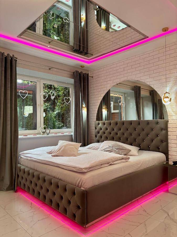 Apartament "Love Island" Jacuzzi Spa z dużą wanną z hydromasażem dla Dwojga in Gniezno, Wielkopolska