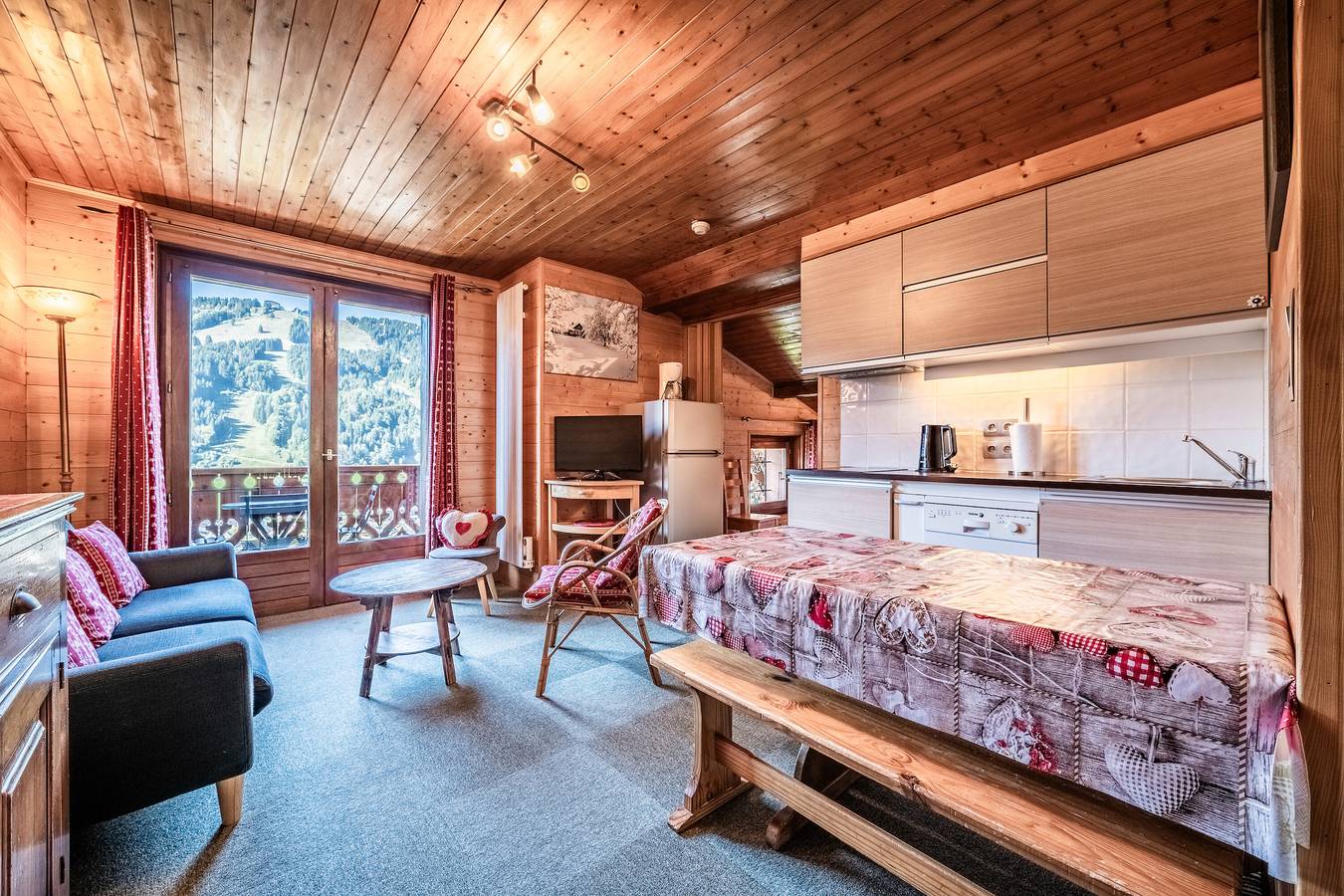 Geheel appartement, Appartement 'Grand Arnica' met Uitzicht op de Bergen, Balkon en Wi-Fi in Morzine, Les Portes du Soleil