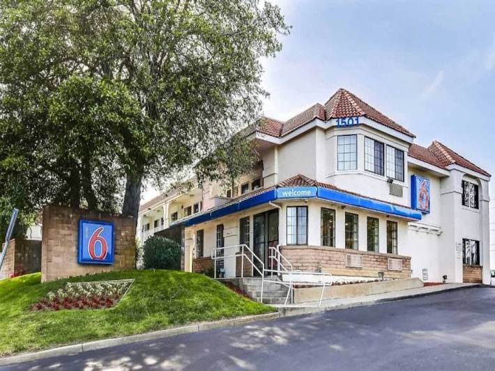 Ganze Wohnung, 1 Doppelbett | Barrierefrei/Badewanne in Pinole, Contra Costa County