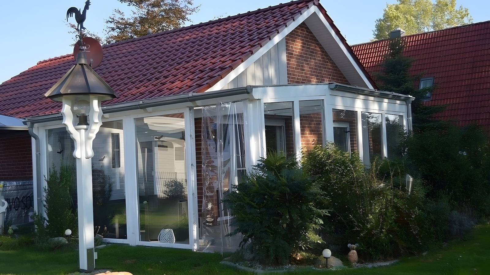 Holiday Home with Hot Tub and Sauna near Bernsteinsee in Wiefelstede, Ammerland