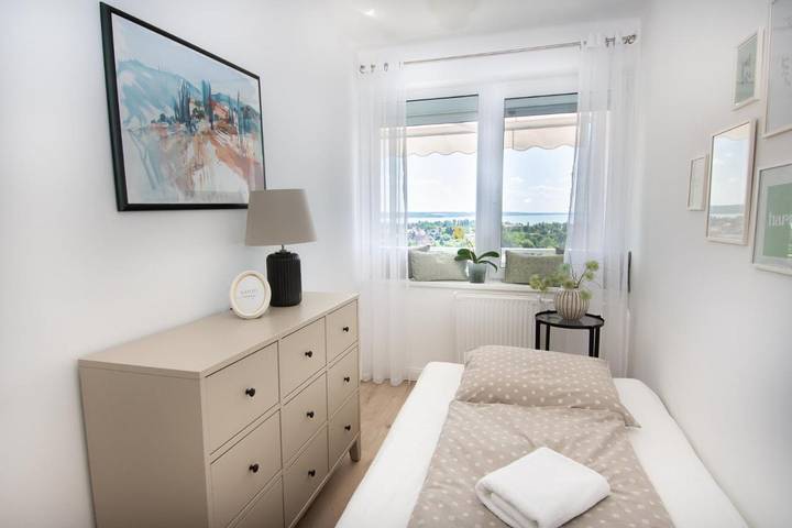 Ferienwohnung für 8 Personen, mit Garten und Ausblick sowie Seeblick in Balatonalmadi - 4