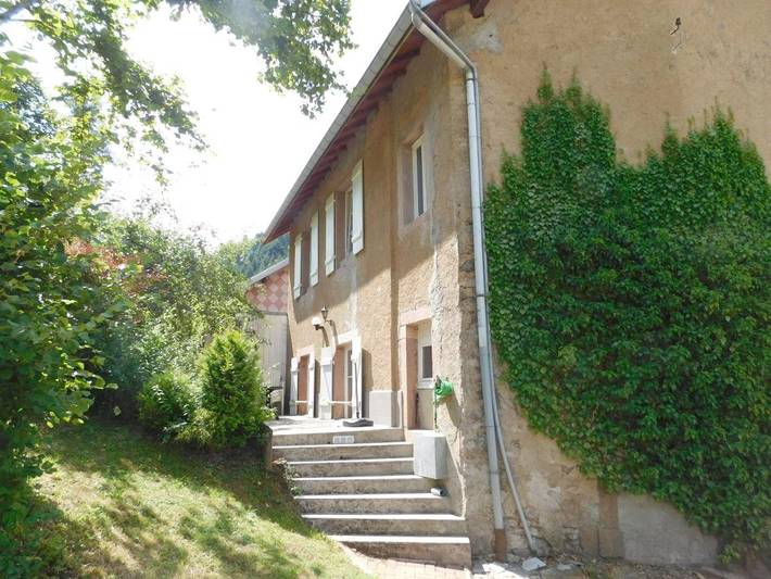 Location de vacances pour 7 personnes, avec Terrasse ainsi que Jardin et Vue à Lusse