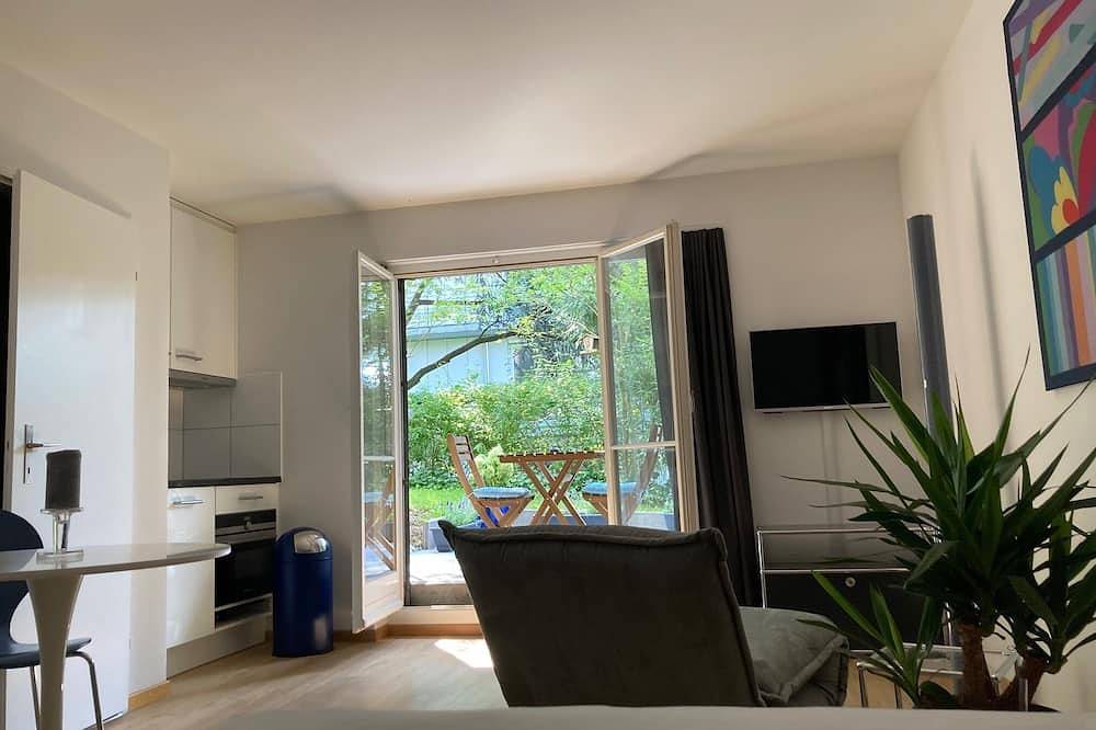 Entire apartment, Furnished garden studio in Zürich by the lake in Zurich, Zurich district
