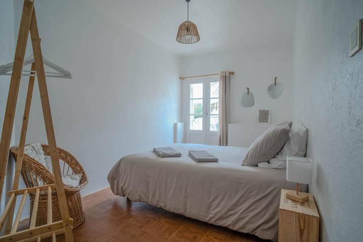 Gîte pour 6 personnes, avec vue ainsi que jardin et terrasse, animaux acceptés à Fronsac - 2
