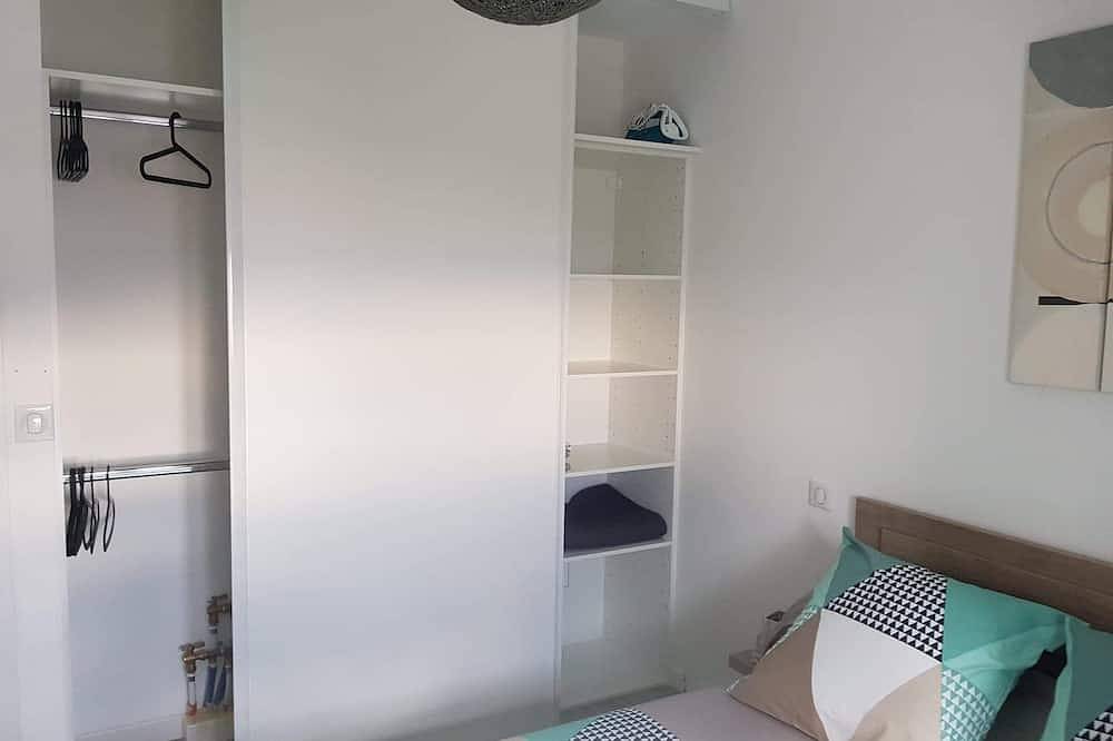 Entire apartment, T2 ground floor villa Magnificent sea view in Villanova, Ajaccio region