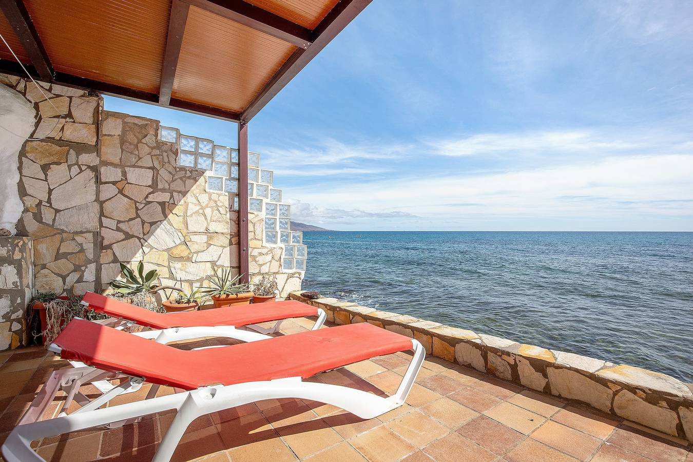 Vakantiehuis 'Casa Nostra' met Uitzicht op Zee, Terras & Wifi, foto 7