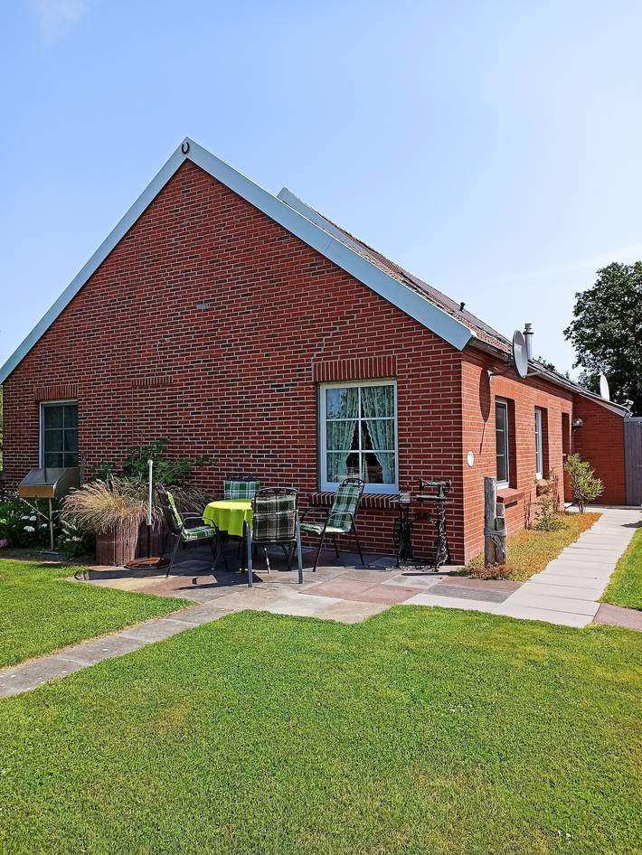 Ferienhaus für 3 Personen, mit Terrasse und Garten in Osteel