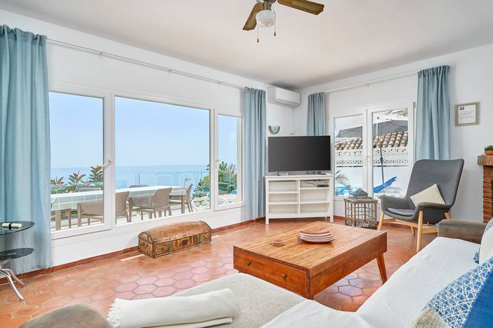 Villa 'La Chinita' mit Meer- und Bergblick, Pool und WLAN in Playa de Burriana, Nerja