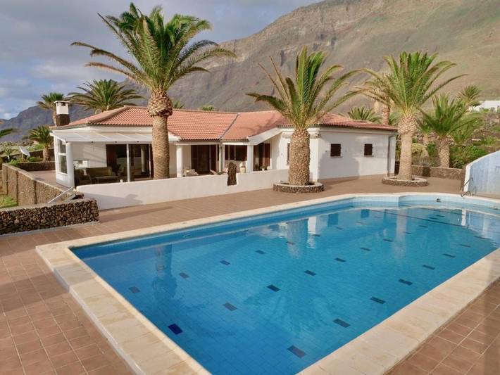 Chalet para 4 personas, con piscina además de jardín y vistas en El Hierro - 3