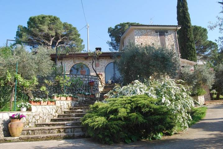 Agriturismo per 3 persone, con Balcone e Terrazza nonché Giardino e Panorama in Provincia di Latina