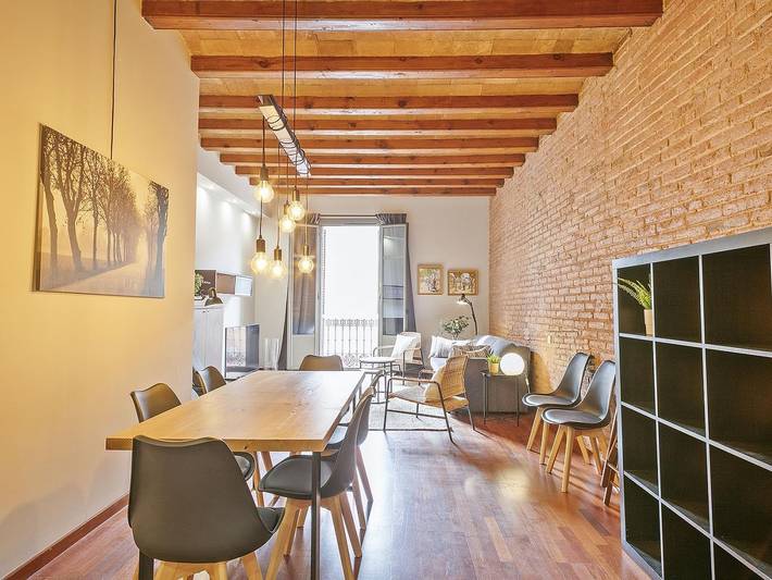 Entire holiday apartment, Bright apartment in Gràcia newly renovated ideal for families in Barcelona Centre, Barcelona