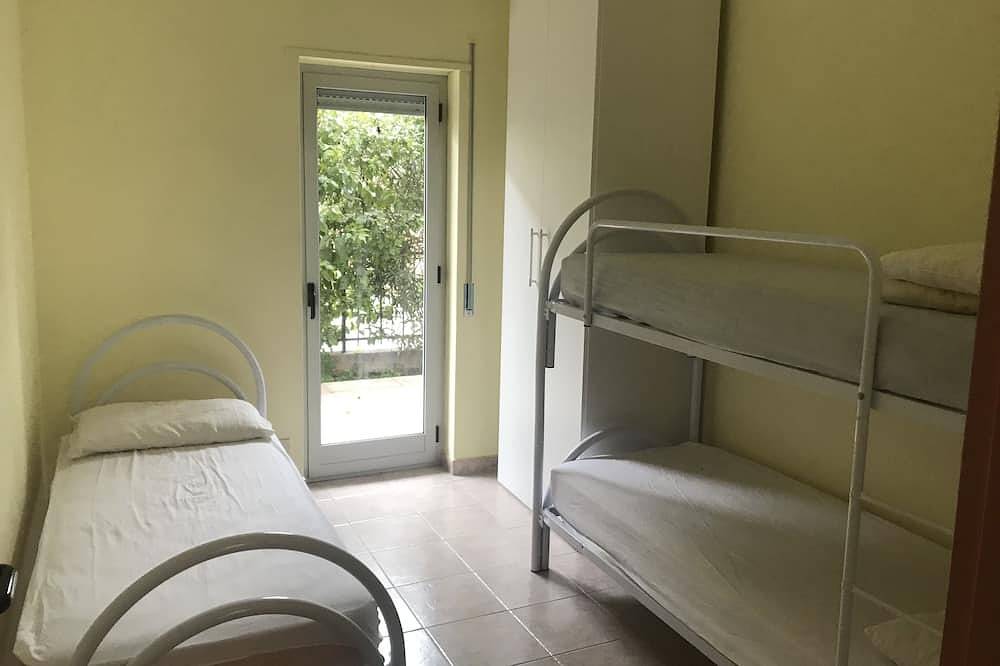 Ground floor villa with garden in Villapiana Lido, Villapiana