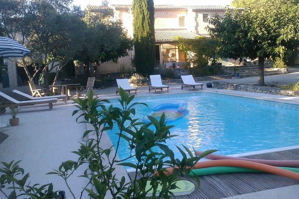 Gîte à L'Isle sur la Sorgue, quartier St Antoine, Clim et Piscine, linge fourni in L'Isle-sur-la-Sorgue, Vaucluse