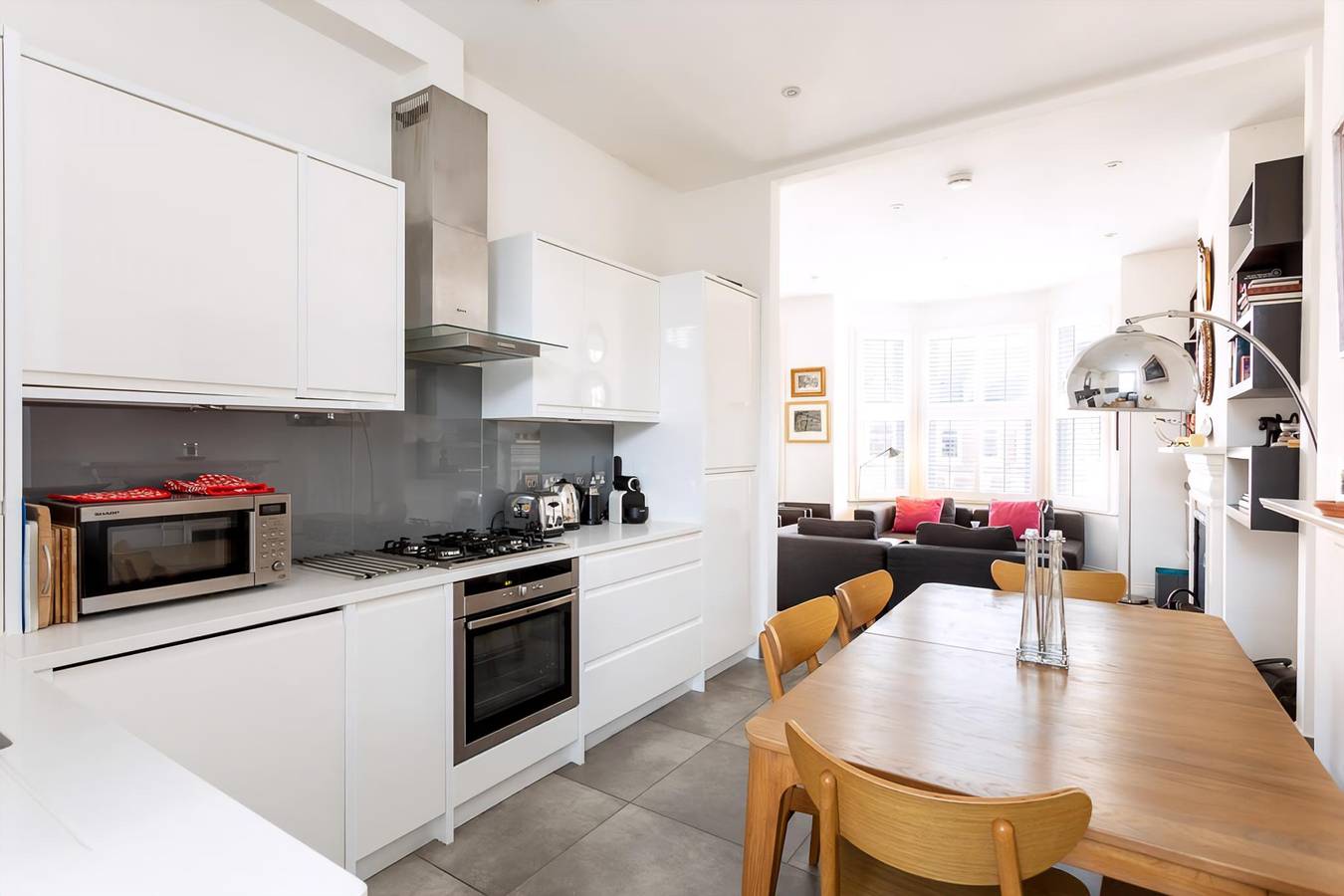 Entire apartment, Spacious Apartment near Portobello Road in Kensington and Chelsea, London