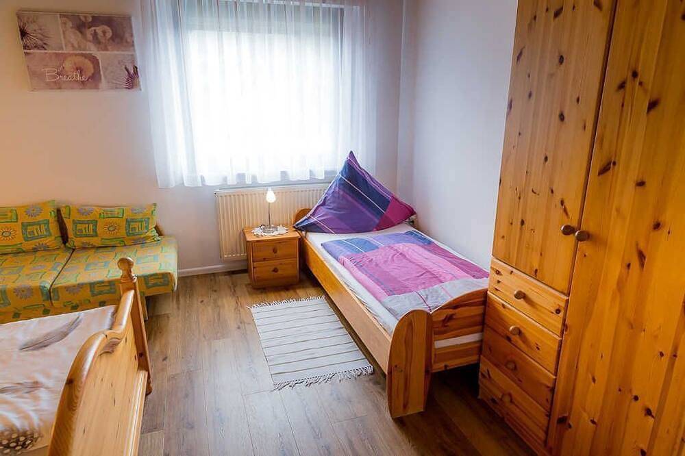Entire apartment, House Ohnemus Fam. Späth - Apartment 120 sqm, 3 bedrooms, max. 8 people in Europa-Park, Rust