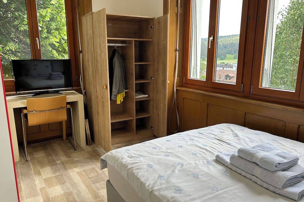 Appartamento intero, Studio Lumineux, Calme au Centre du Village, Proches de Piscine, et Commerces in Tramelan, Canton Berna
