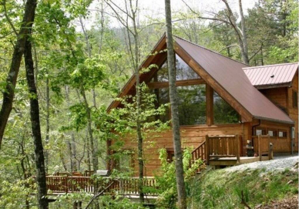 Experience mountain serenity at White Tail Hollow in Almond (North Carolina), Fontana Lake
