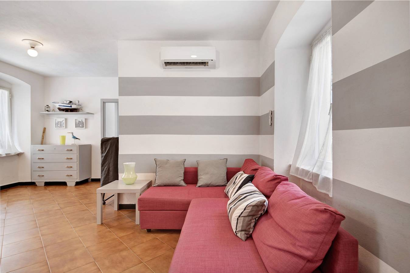 Entire apartment, Apartment 'Oceane Paradise - Churchill' with Sea View, Balcony and Wi-Fi in Levanto, Levanto Municipality