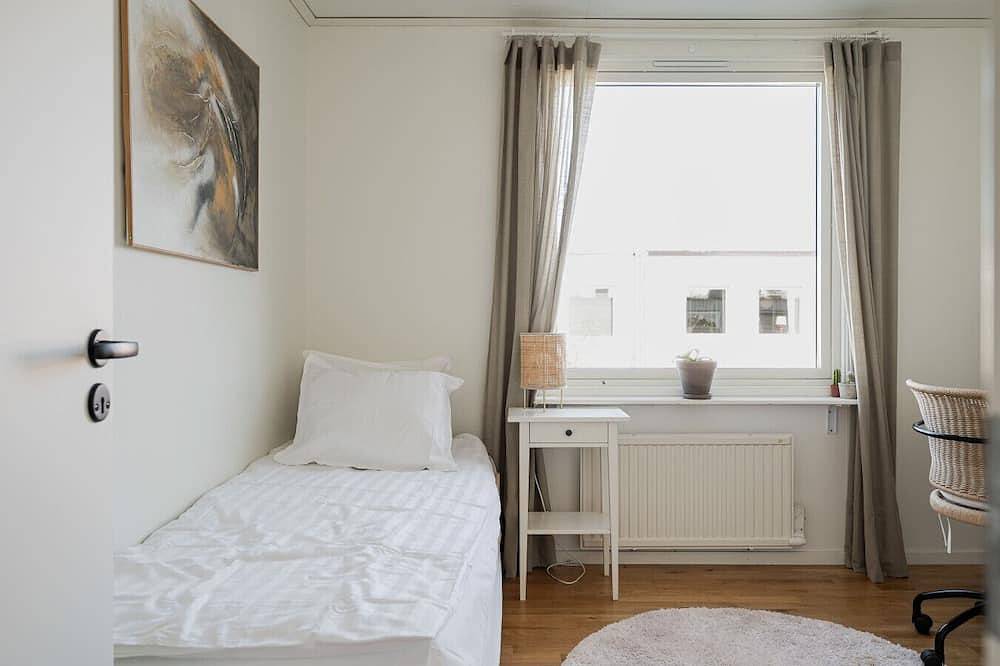 Calm and Comfortable 3Br Family Home with Bbq and Shared Pool in Tyresö, Schwedische Ostsee