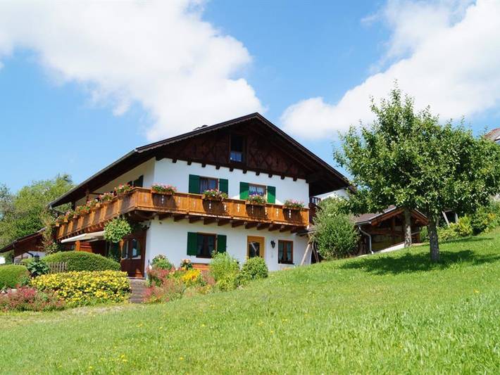 Ferienwohnung für 2 Personen, mit Balkon und Terrasse sowie Garten in Bad Kohlgrub