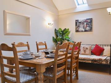 Log Cabin for 6 People in Shropshire, West Midlands, Photo 3