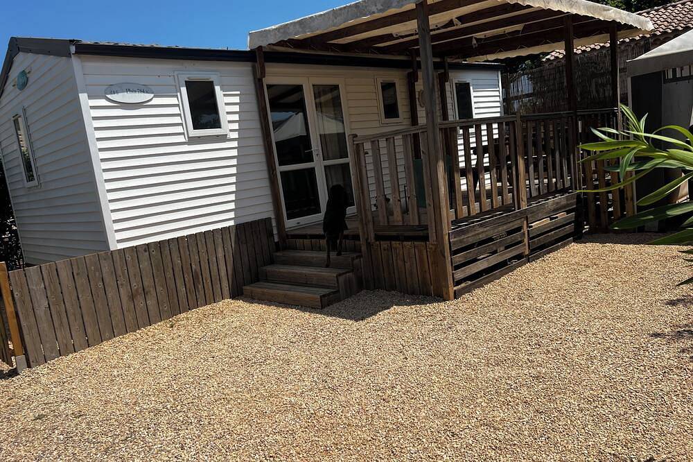 Static Caravan for 8 People in Frejus, Draguignan region