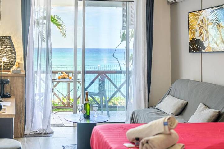 Gîte pour 2 personnes, avec vue et terrasse dans Plage des Roches Noires - 4